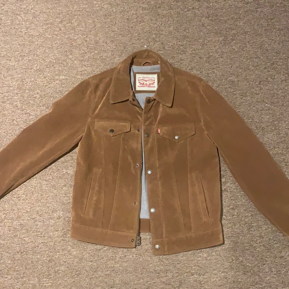 Brown Levi’s jacket, size s